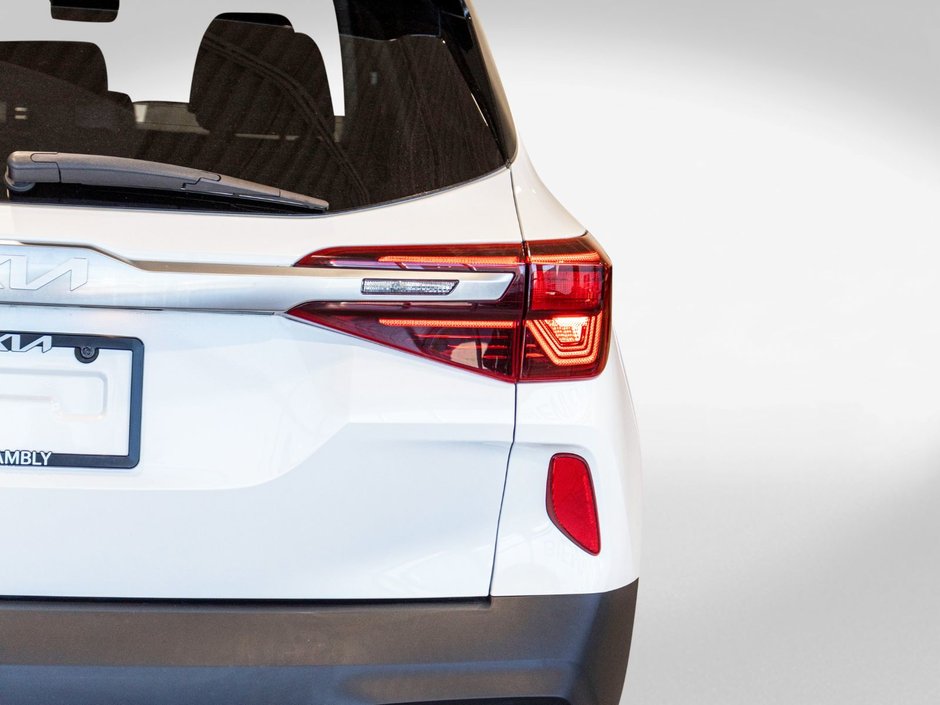 Kia Seltos EX AWD BLANC CUIR TOIT BAS KILO 2022 1 PROPRIO PAS DE RECLAMATION AU CARFAX