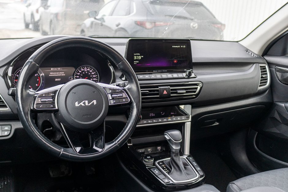 Kia Seltos EX PREMIUM AWD BLANC CUIR TOIT 2023 1 PROPRIO