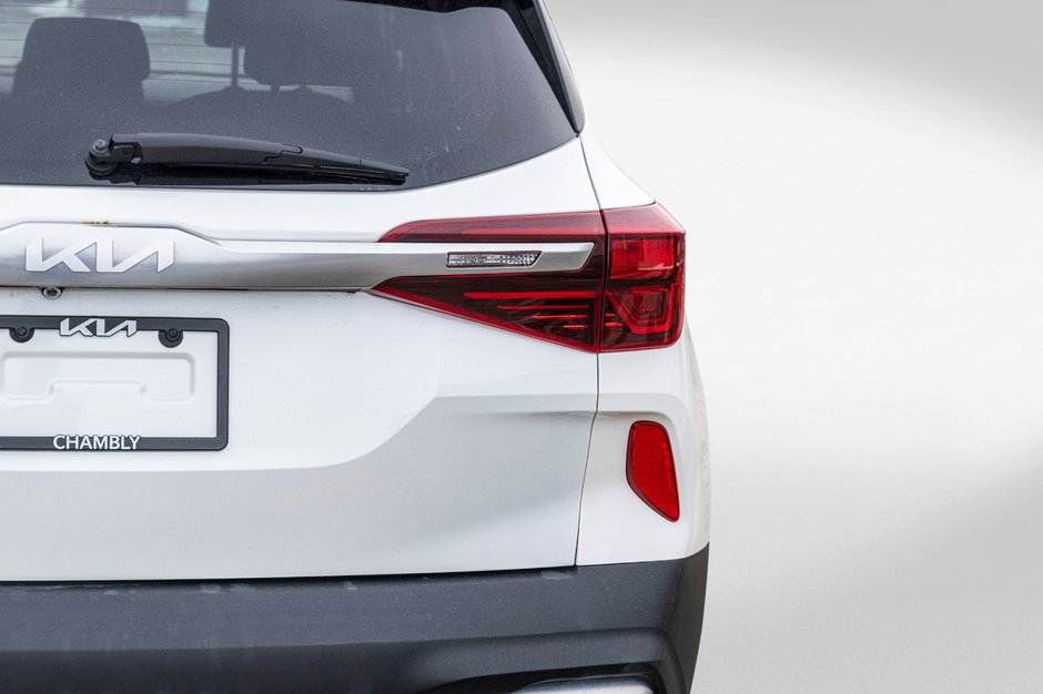 Kia Seltos EX PREMIUM AWD BLANC CUIR TOIT 2023 1 PROPRIO