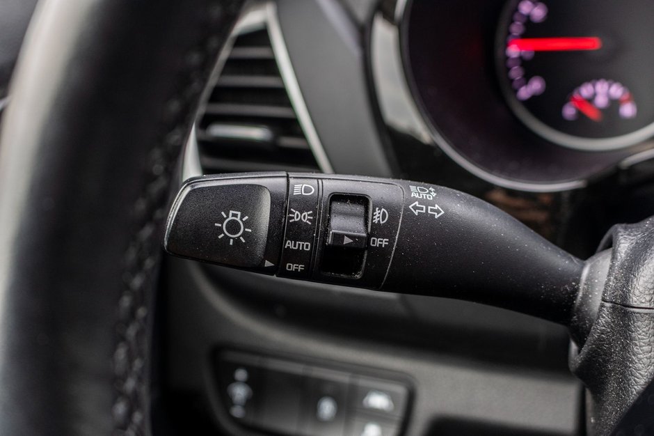 Kia Seltos EX PREMIUM AWD BLANC CUIR TOIT 2023 1 PROPRIO