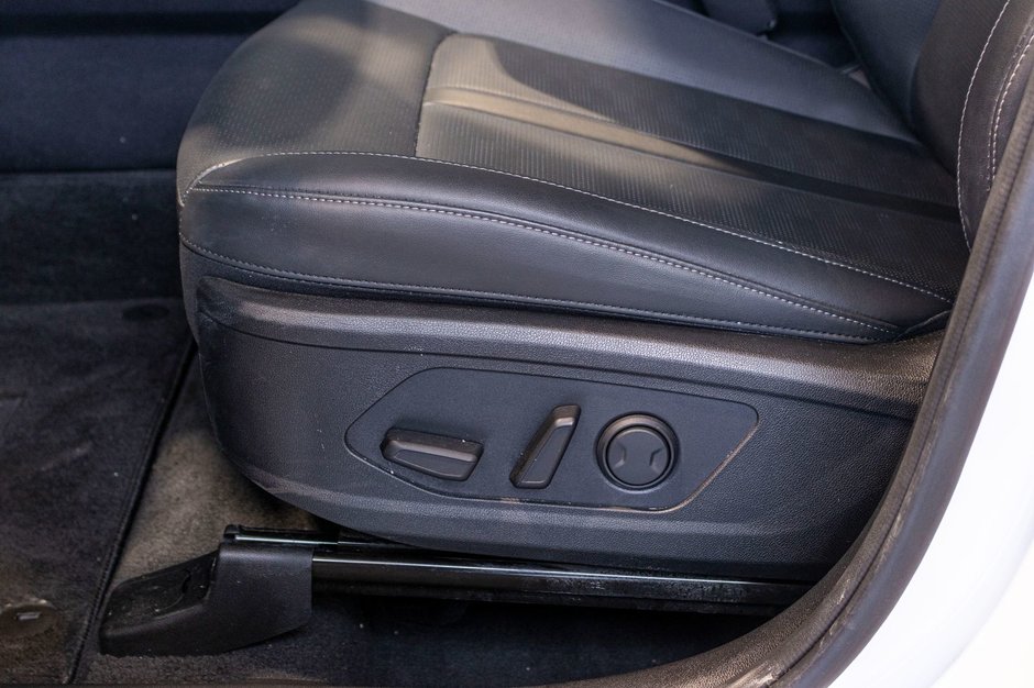 Kia SORENTO EX 2.5T AWD (PREM PAINT) EX AWD BLANC CUIR NOIR 977KM WOW 2025 EN INVENTAIRE