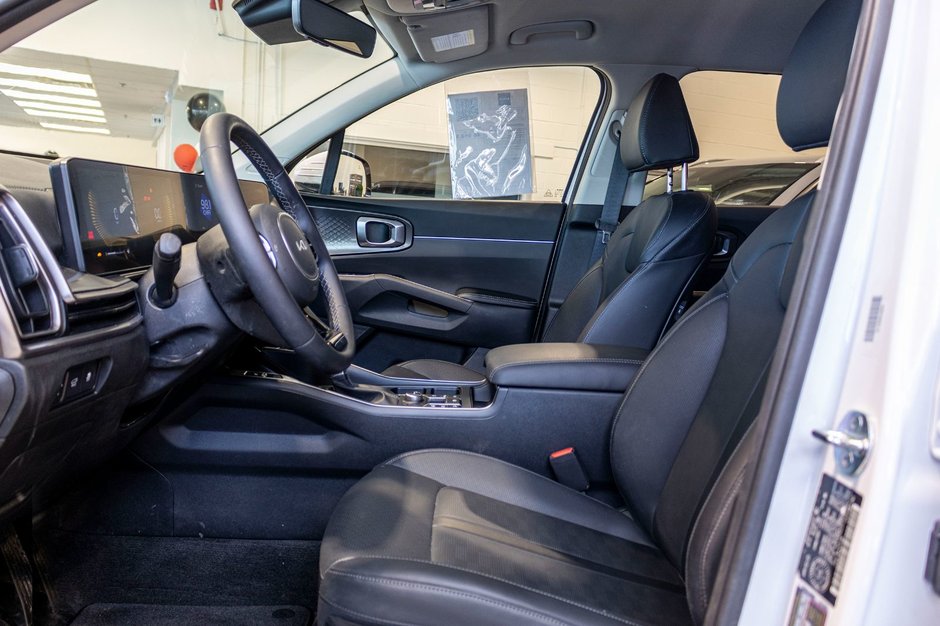 Kia SORENTO EX 2.5T AWD (PREM PAINT) EX AWD BLANC CUIR NOIR 977KM WOW 2025 EN INVENTAIRE