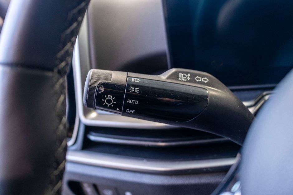 Kia SORENTO EX 2.5T AWD (PREM PAINT) EX AWD BLANC CUIR NOIR 977KM WOW 2025 EN INVENTAIRE