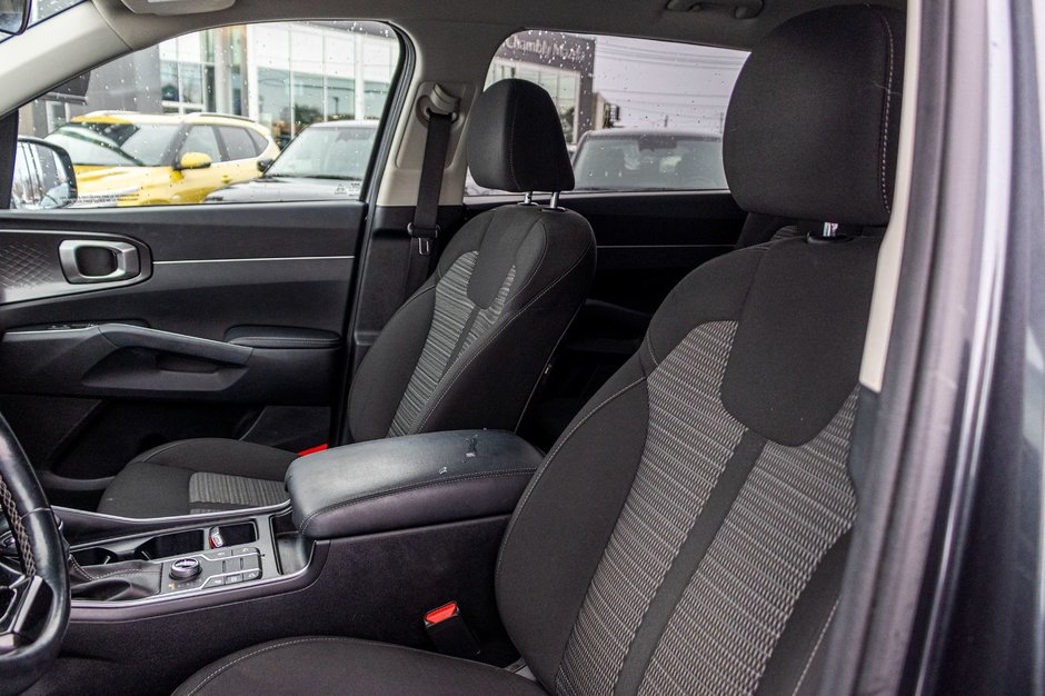 2022 Kia SORENTO LX 2.5L AWD (PREM PAINT) LX PREMIUM AWD 7 PASSAGERS 1 OWNER NO CARFAX CLAIM