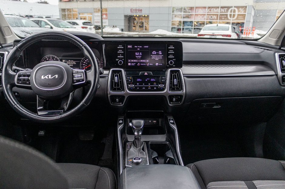 2022 Kia SORENTO LX 2.5L AWD (PREM PAINT) LX PREMIUM AWD 7 PASSAGERS 1 OWNER NO CARFAX CLAIM