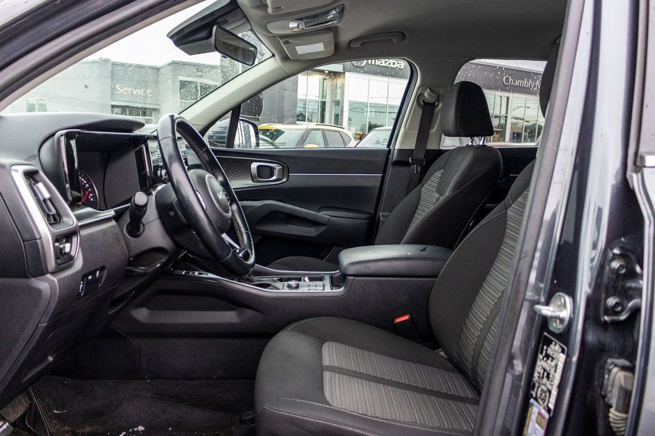 2022 Kia SORENTO LX 2.5L AWD (PREM PAINT) LX PREMIUM AWD 7 PASSAGERS 1 OWNER NO CARFAX CLAIM