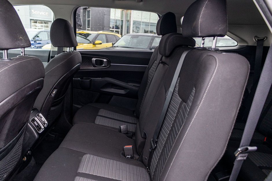 2022 Kia SORENTO LX 2.5L AWD (PREM PAINT) LX PREMIUM AWD 7 PASSAGERS 1 OWNER NO CARFAX CLAIM