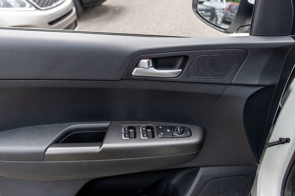 Kia Sportage LX BLANC 68856KM SEULEMENT 2021 1 PROPRIO
