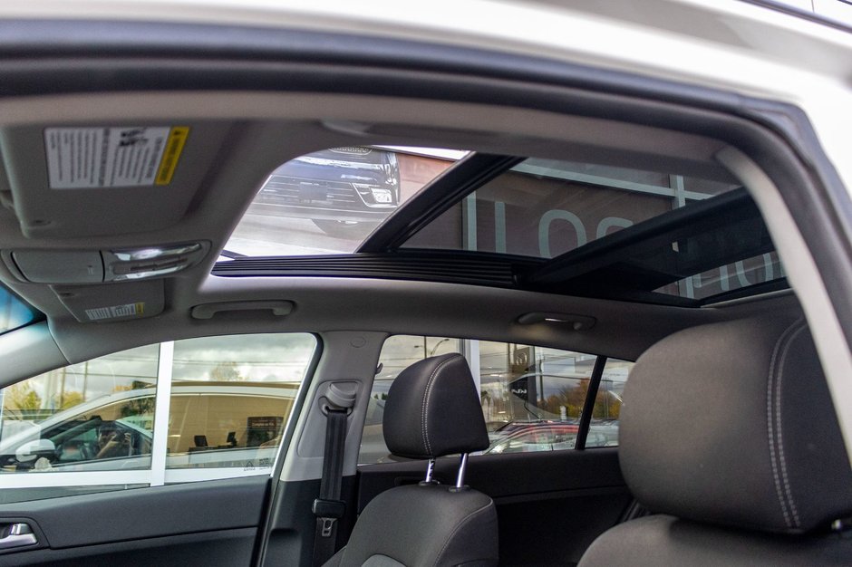 Kia Sportage EX TOIT AWD BLANC 55825KM 2022 1 PROPRIO PAS DE RECLAMATION AU CARFAX