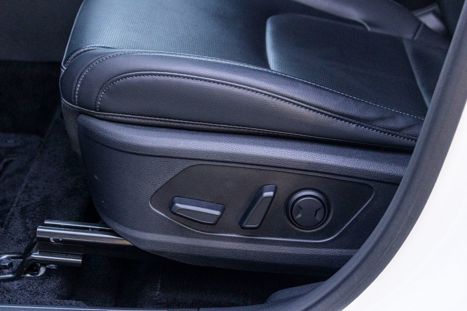 Kia Sportage EX AWD BLANC CUIR TOIT NAV 38001KM 2024 1 PROPRIO PAS DE RECLAMATION AU CARFAX