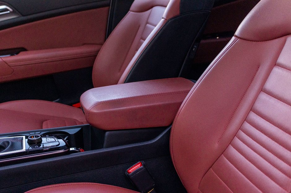 Kia Sportage EX PREMIUM BLANC CUIR ROUGE WOW 2025 PAS DE RECLAMATION AU CARFAX