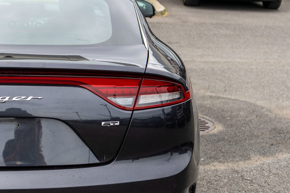 Kia Stinger GT ELITE RARE AWD CUIR ROUGE TOIT BAS KILO 2023