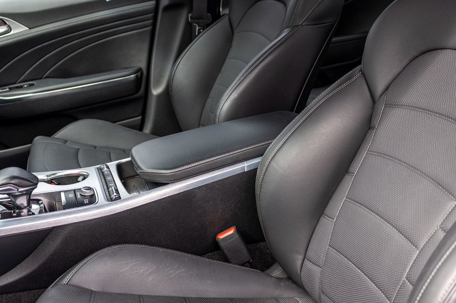 2023 Kia Stinger GT ELITE AWD CUIR TOIT ROUGE BAS KILO 1 OWNER