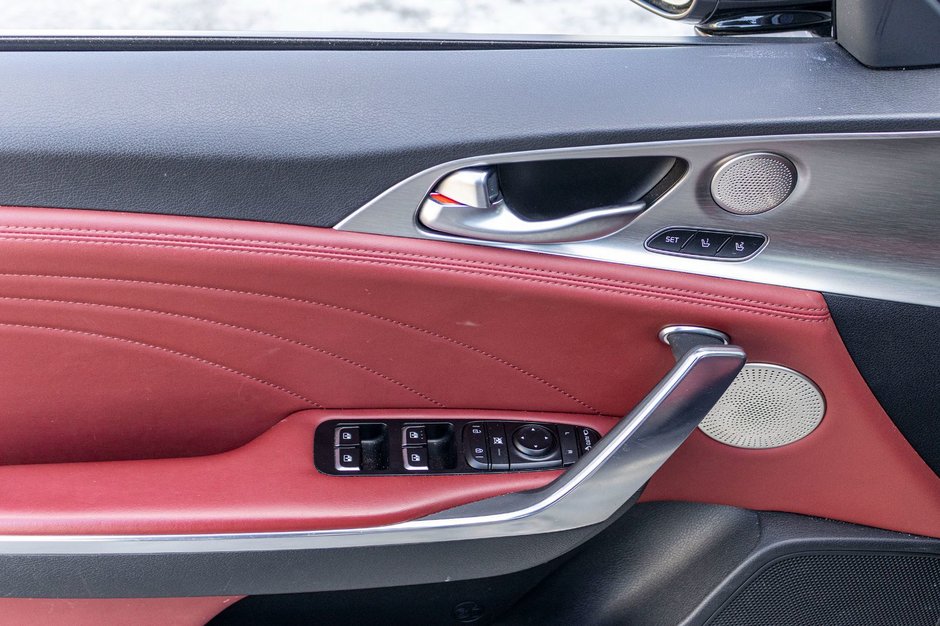 Kia Stinger EDITION SPECIALE  AWD GRIS CUIR ROUGE 2023 1 PROPRIO PAS DE RECLAMATION AU CARFAX