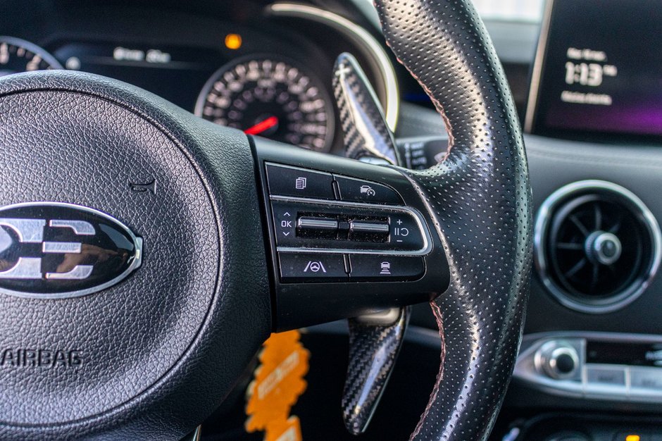 Kia Stinger EDITION SPECIALE  AWD GRIS CUIR ROUGE 2023 1 PROPRIO PAS DE RECLAMATION AU CARFAX