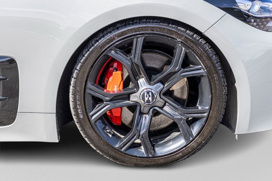 Kia Stinger EDITION SPECIALE  AWD GRIS CUIR ROUGE 2023 1 PROPRIO PAS DE RECLAMATION AU CARFAX