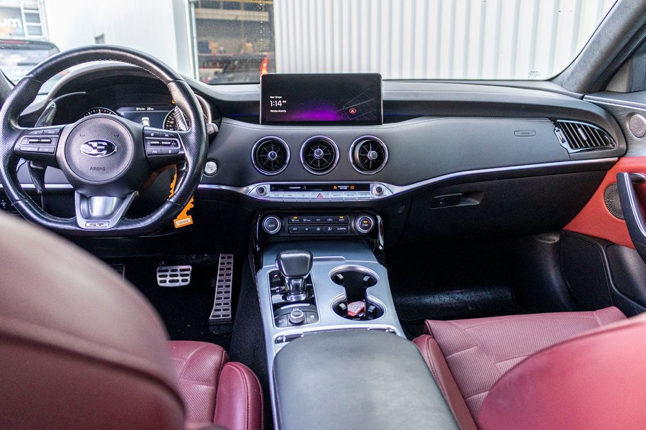 Kia Stinger EDITION SPECIALE  AWD GRIS CUIR ROUGE 2023 1 PROPRIO PAS DE RECLAMATION AU CARFAX