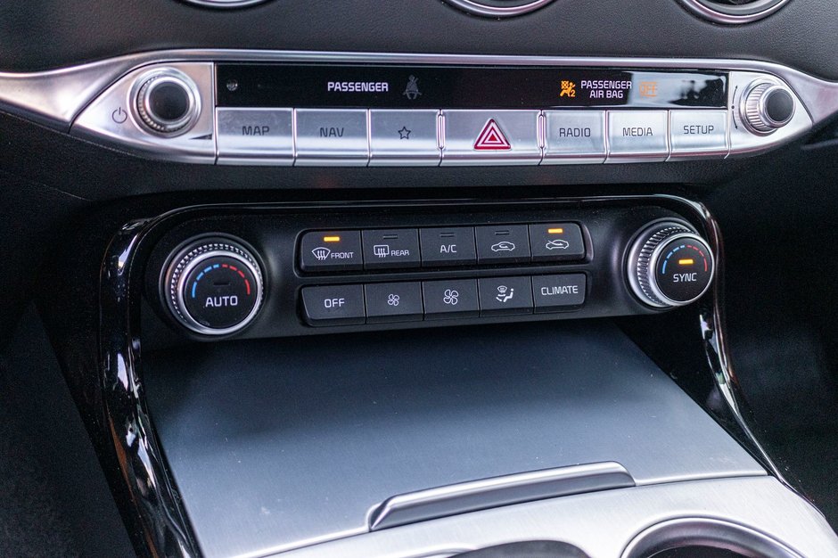 Kia Stinger EDITION SPECIALE  AWD GRIS CUIR ROUGE 2023 1 PROPRIO PAS DE RECLAMATION AU CARFAX