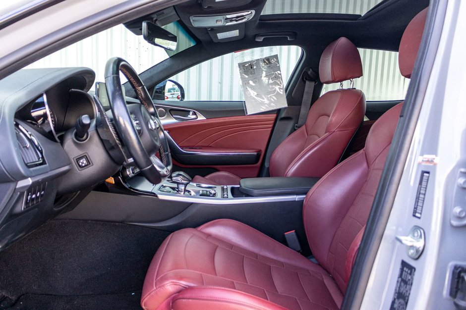 Kia Stinger EDITION SPECIALE  AWD GRIS CUIR ROUGE 2023 1 PROPRIO PAS DE RECLAMATION AU CARFAX