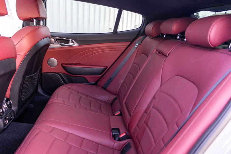 Kia Stinger EDITION SPECIALE  AWD GRIS CUIR ROUGE 2023 1 PROPRIO PAS DE RECLAMATION AU CARFAX