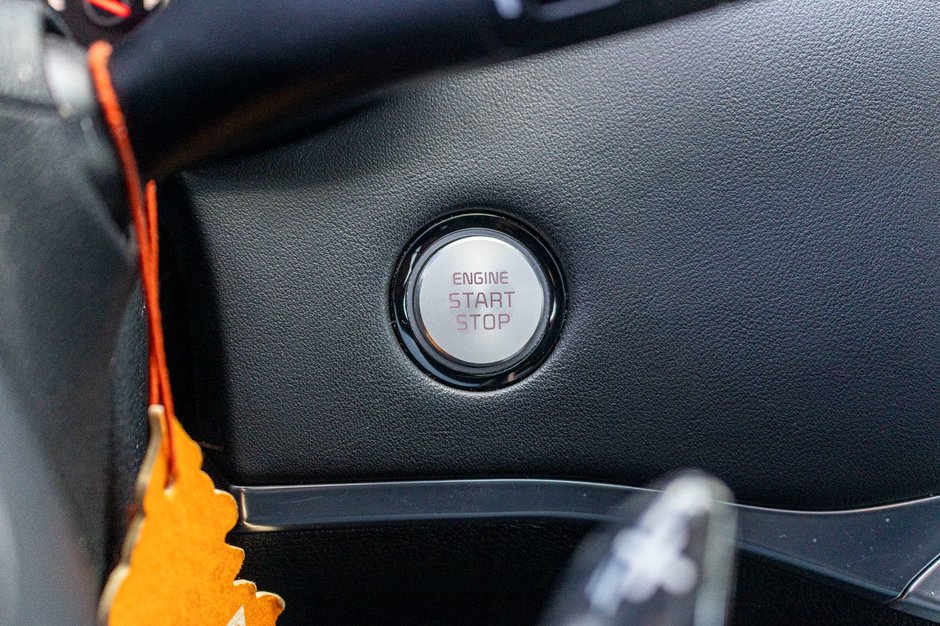 Kia Stinger EDITION SPECIALE  AWD GRIS CUIR ROUGE 2023 1 PROPRIO PAS DE RECLAMATION AU CARFAX