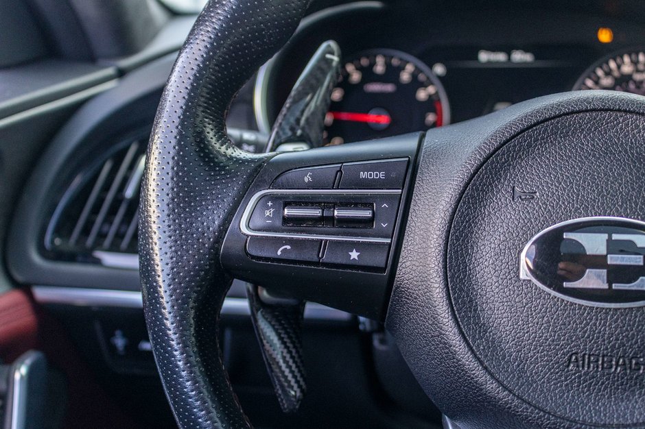 Kia Stinger EDITION SPECIALE  AWD GRIS CUIR ROUGE 2023 1 PROPRIO PAS DE RECLAMATION AU CARFAX