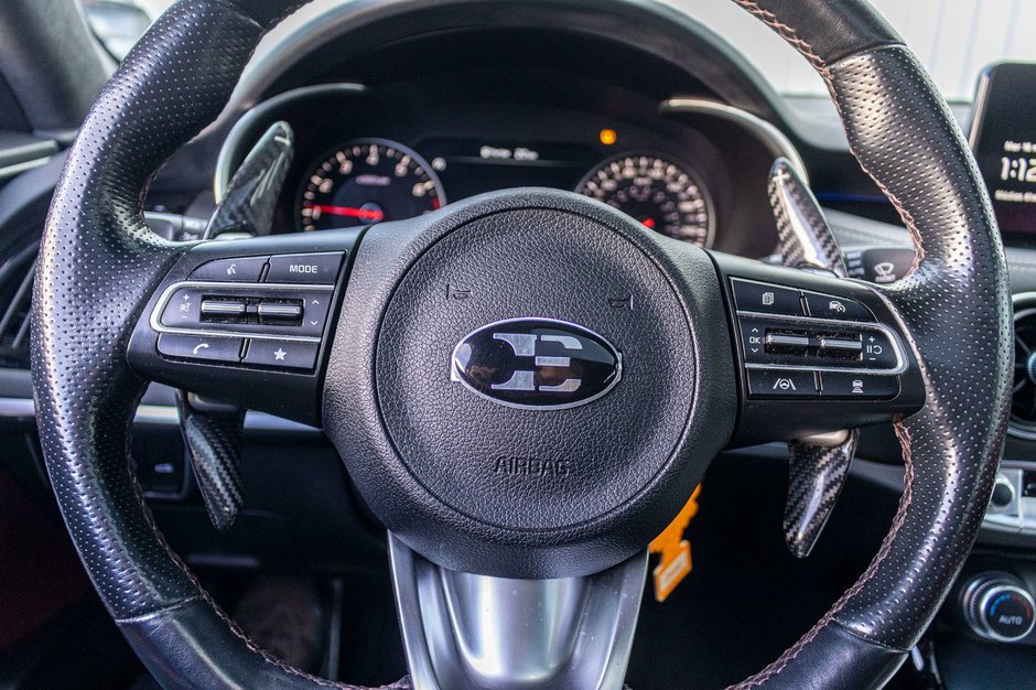 Kia Stinger EDITION SPECIALE  AWD GRIS CUIR ROUGE 2023 1 PROPRIO PAS DE RECLAMATION AU CARFAX