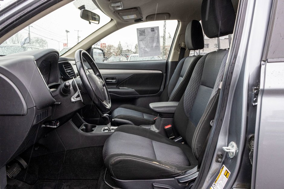 2015 Mitsubishi Outlander SE V6 AWD 7 PASSAGERS