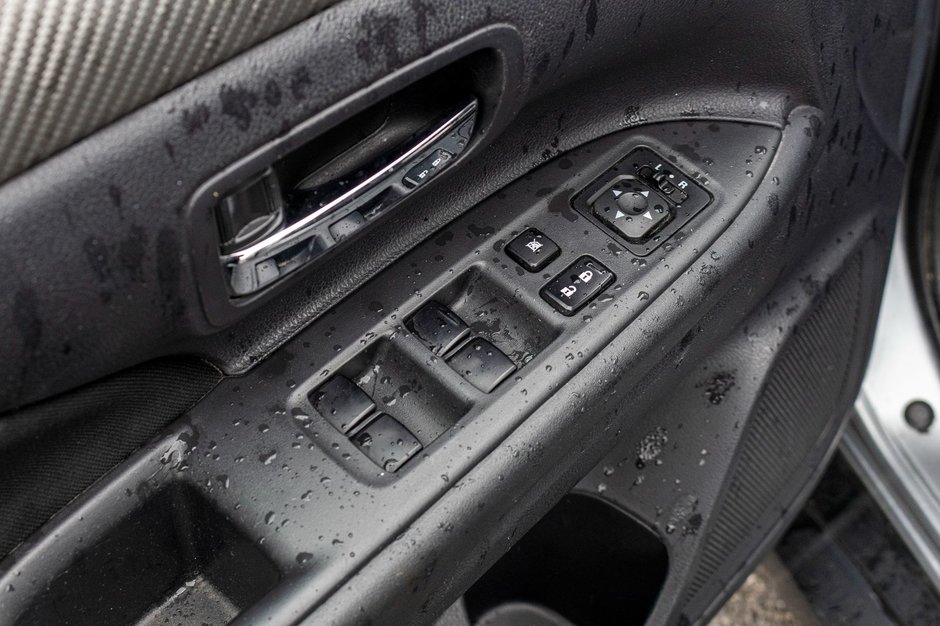 2015 Mitsubishi Outlander SE V6 AWD 7 PASSAGERS
