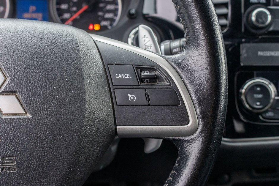 2015 Mitsubishi Outlander SE V6 AWD 7 PASSAGERS