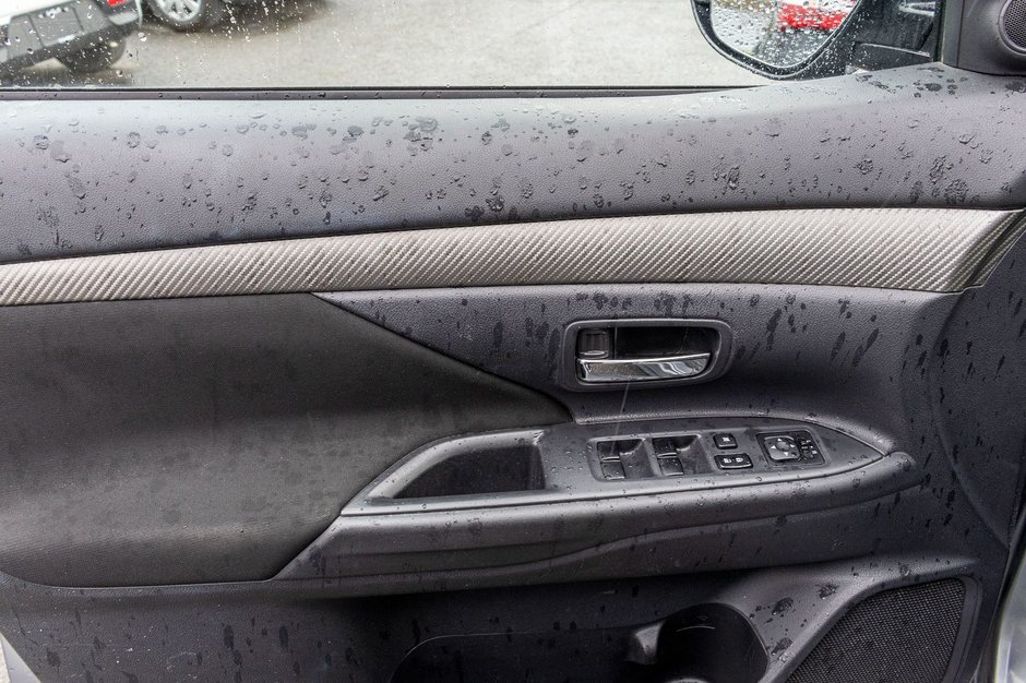 2015 Mitsubishi Outlander SE V6 AWD 7 PASSAGERS
