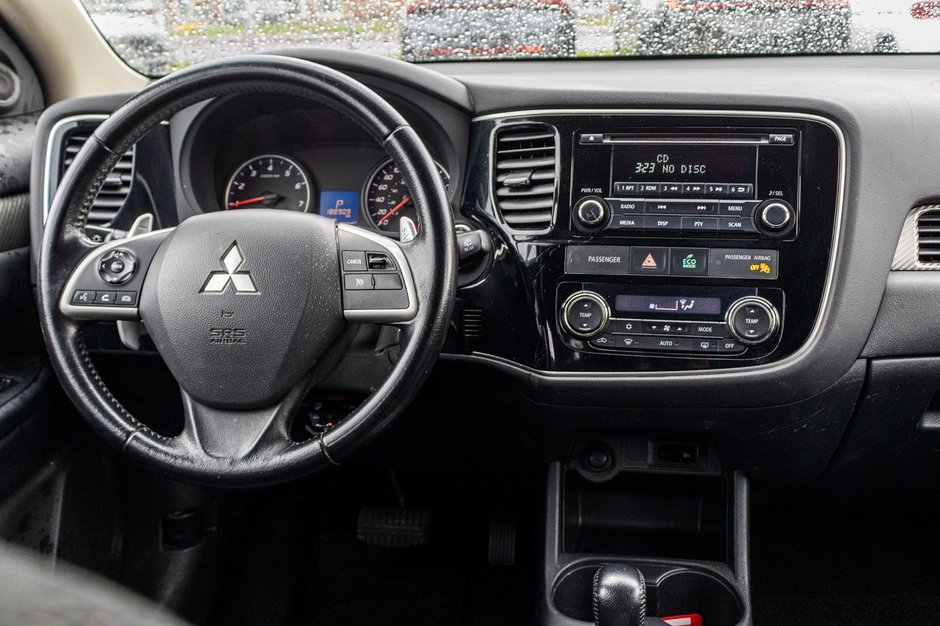 2015 Mitsubishi Outlander SE V6 AWD 7 PASSAGERS