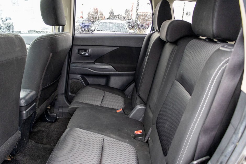 2015 Mitsubishi Outlander SE V6 AWD 7 PASSAGERS
