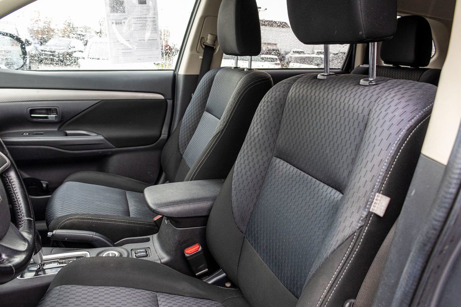 2015 Mitsubishi Outlander SE V6 AWD 7 PASSAGERS