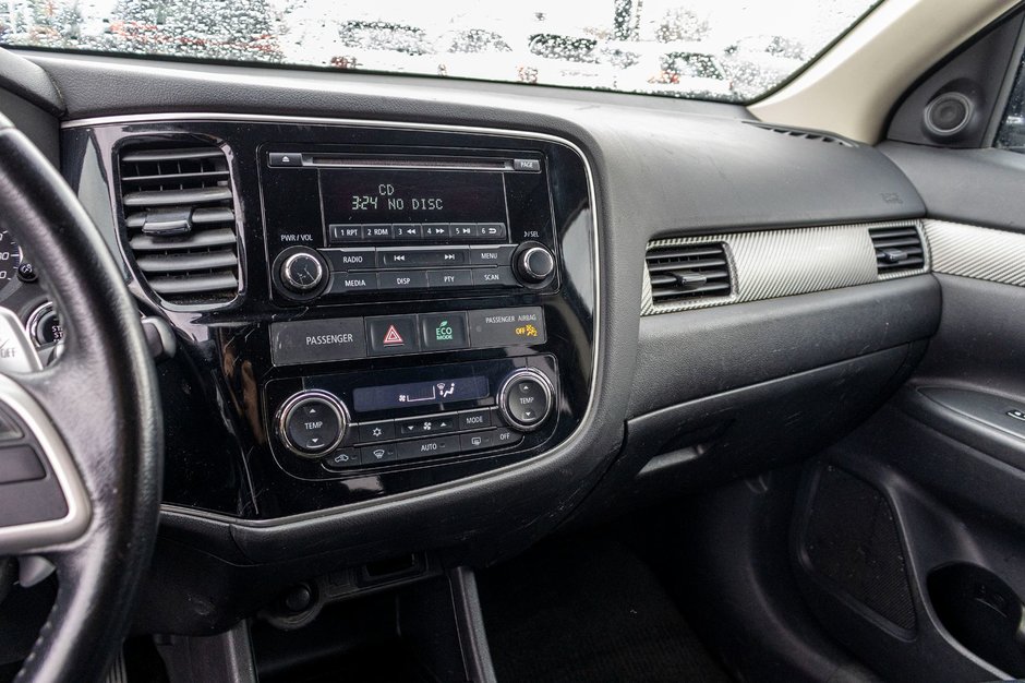 2015 Mitsubishi Outlander SE V6 AWD 7 PASSAGERS