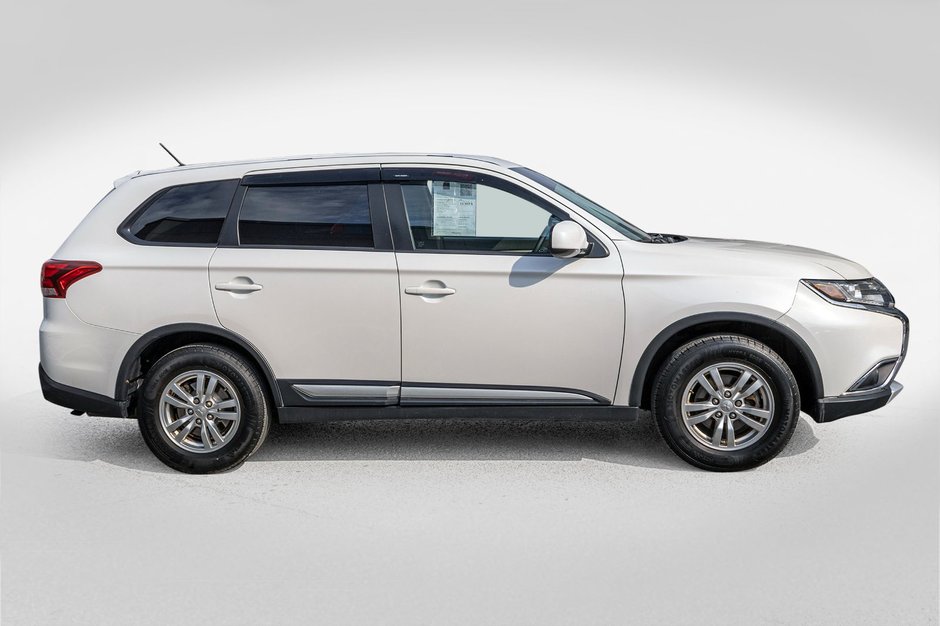 Mitsubishi Outlander ES 4CYL BLANC 83333KM 2016 1 PROPRIO PAS DE RECLAMTION AU CARFAX