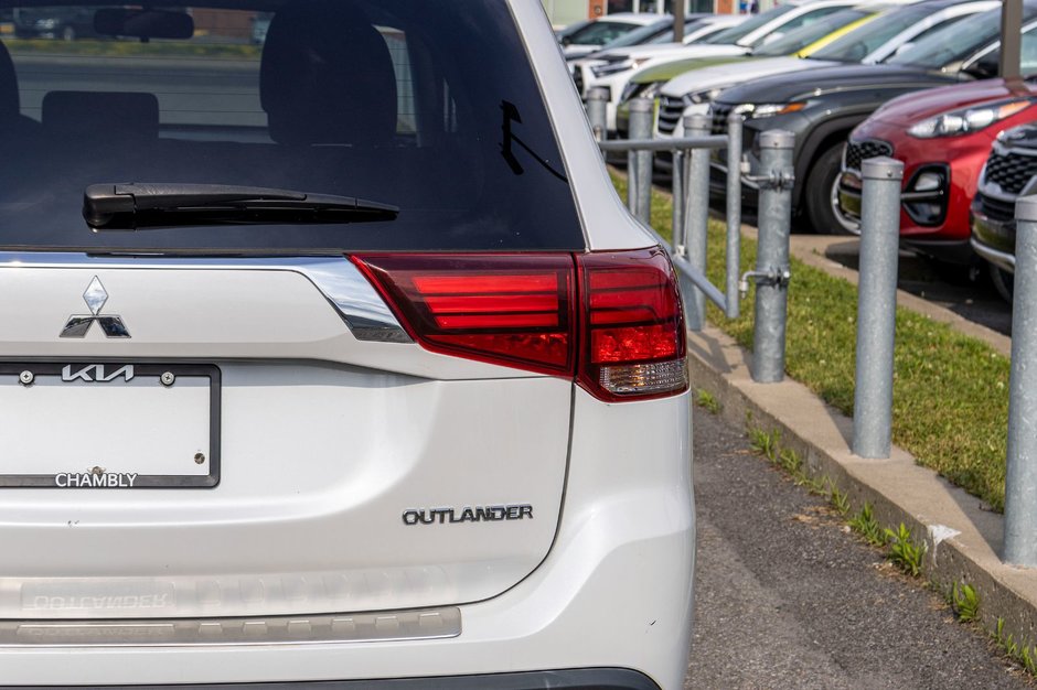 Mitsubishi Outlander ES 4CYL BLANC 83333KM 2016 1 PROPRIO PAS DE RECLAMTION AU CARFAX