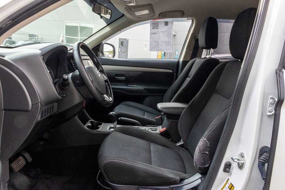 Mitsubishi Outlander ES 4CYL BLANC 83333KM 2016 1 PROPRIO PAS DE RECLAMTION AU CARFAX