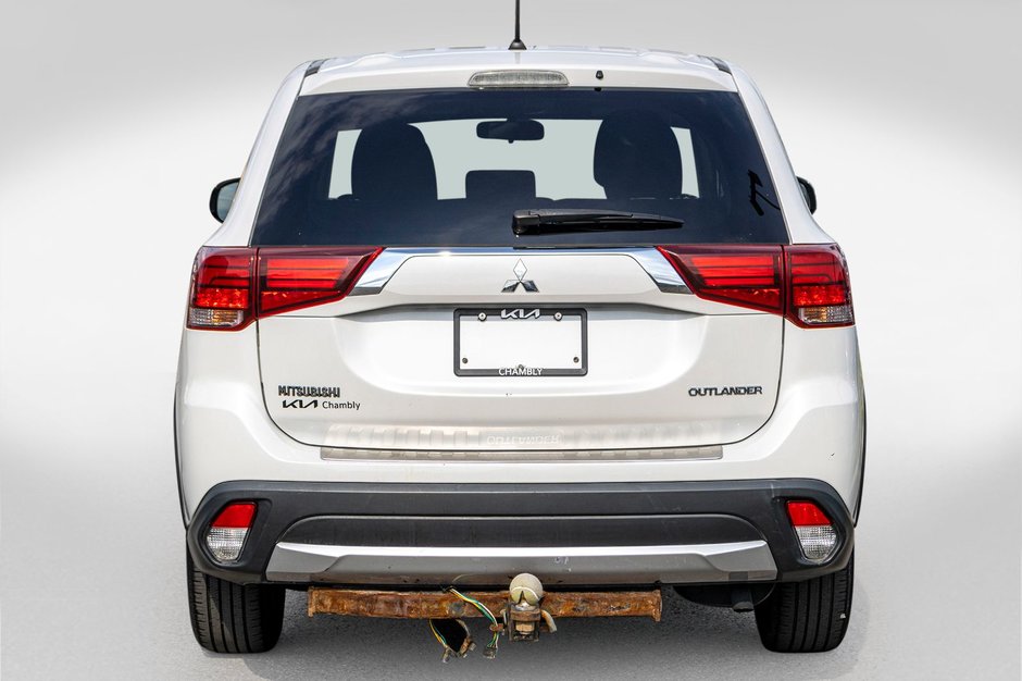 Mitsubishi Outlander ES 4CYL BLANC 83333KM 2016 1 PROPRIO PAS DE RECLAMTION AU CARFAX