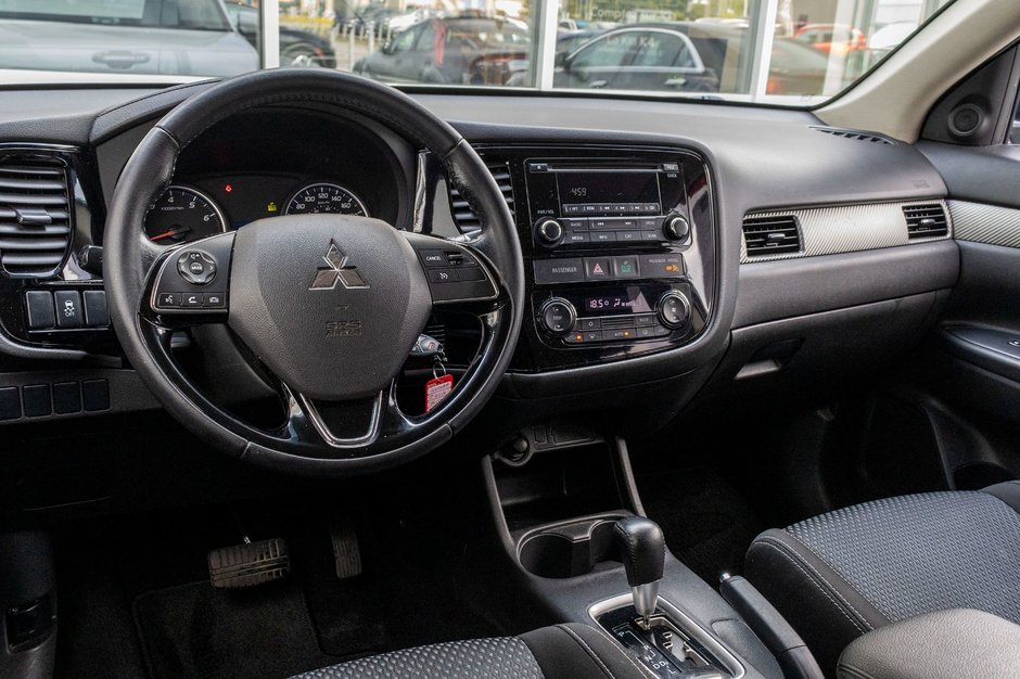Mitsubishi Outlander ES 4CYL BLANC 83333KM 2016 1 PROPRIO PAS DE RECLAMTION AU CARFAX