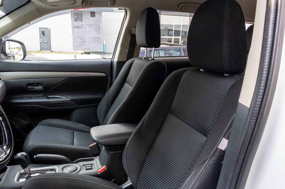 Mitsubishi Outlander ES 4CYL BLANC 83333KM 2016 1 PROPRIO PAS DE RECLAMTION AU CARFAX