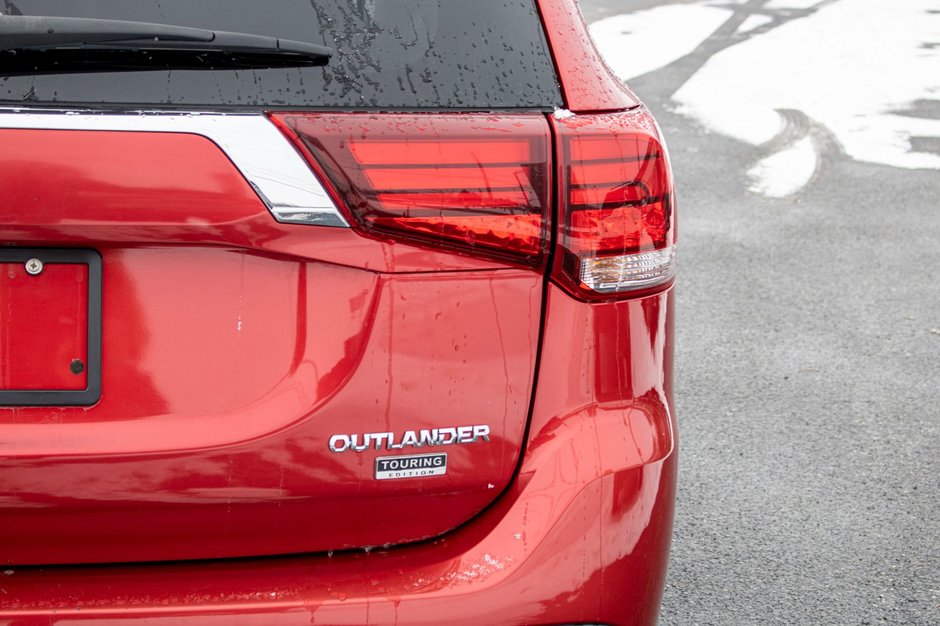 2017 Mitsubishi Outlander SE + AWD