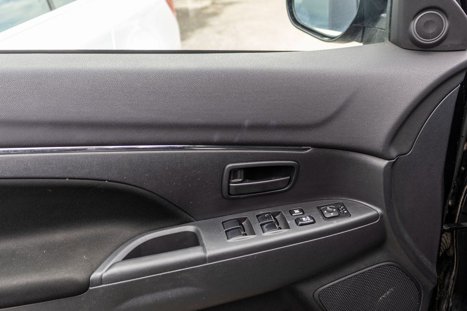 2023 Mitsubishi RVR ES AUTOM NOIR TRES BAS KILO 1 OWNER NO CARFAX CLAIM