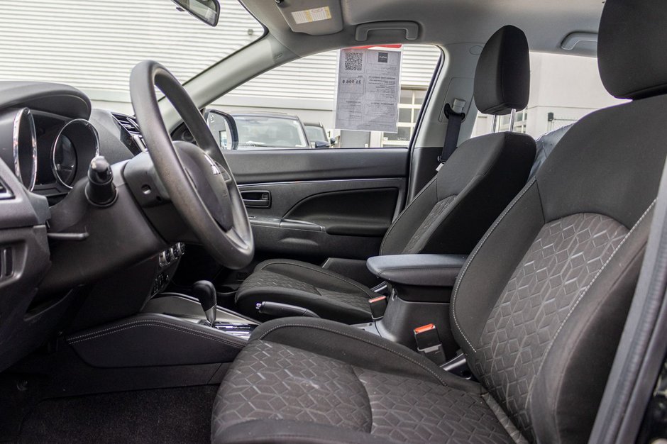 2023 Mitsubishi RVR ES AUTOM NOIR TRES BAS KILO 1 OWNER NO CARFAX CLAIM