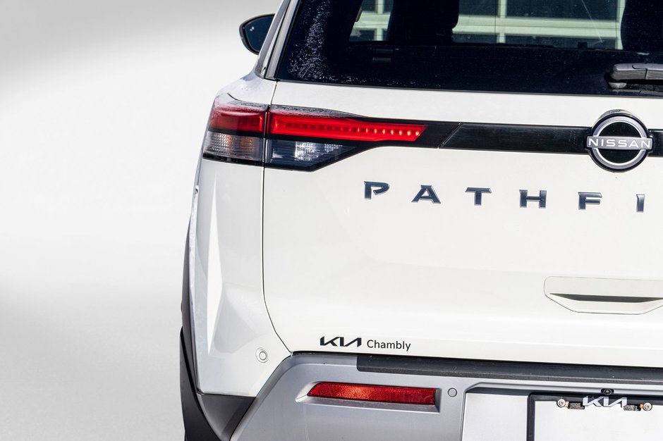 2023 Nissan Pathfinder PLATINUM AWD BLANC CUIR BRUN TOIT NO CARFAX CLAIM