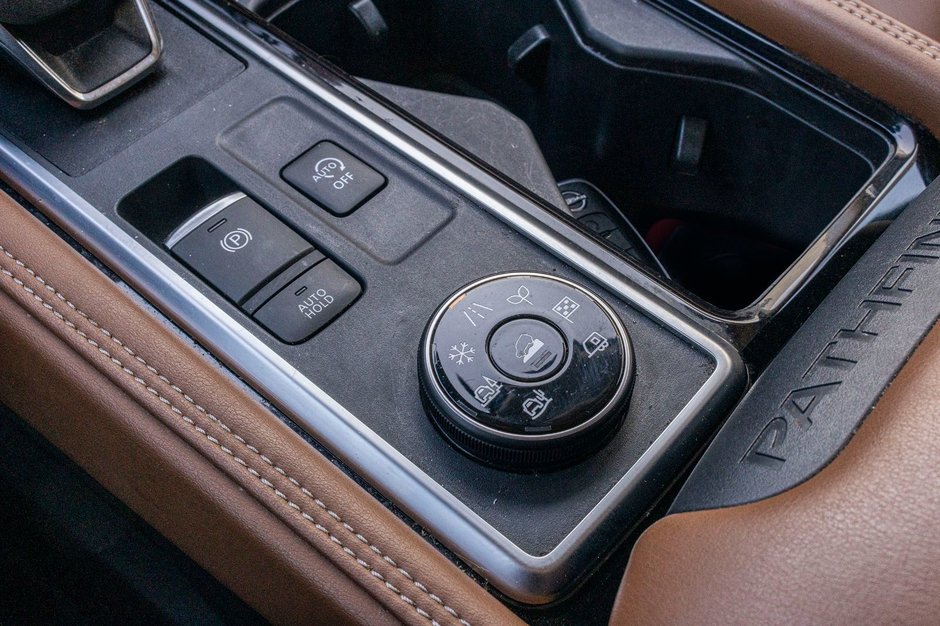 2023 Nissan Pathfinder PLATINUM AWD BLANC CUIR BRUN TOIT NO CARFAX CLAIM