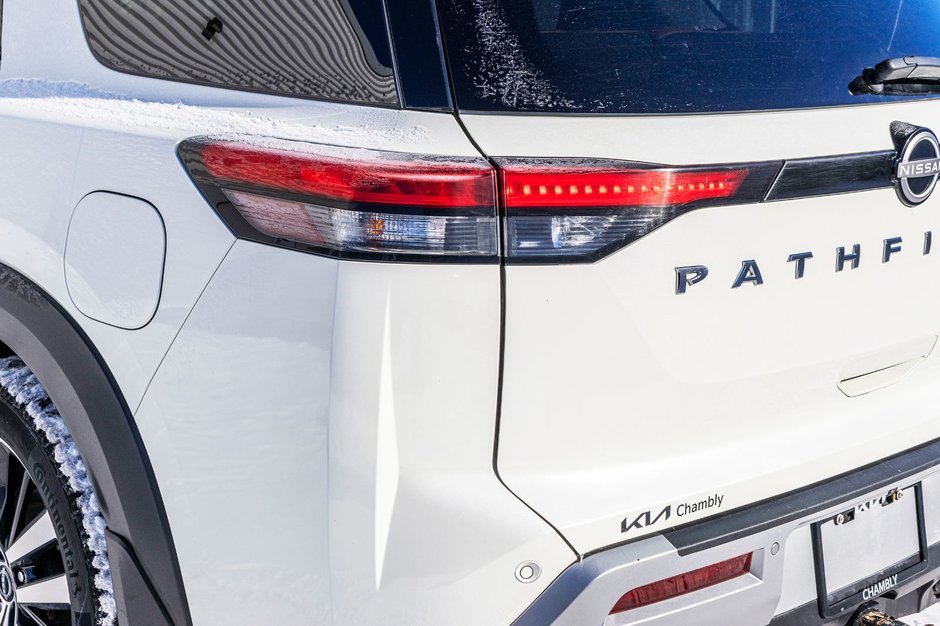 2023 Nissan Pathfinder PLATINUM AWD BLANC CUIR BRUN TOIT NO CARFAX CLAIM