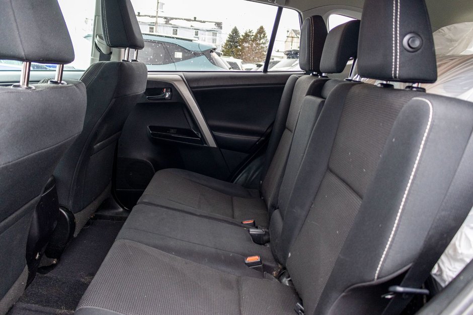 2018 Toyota RAV4 XLE TOIT ROUGE NO CARFAX CLAIM