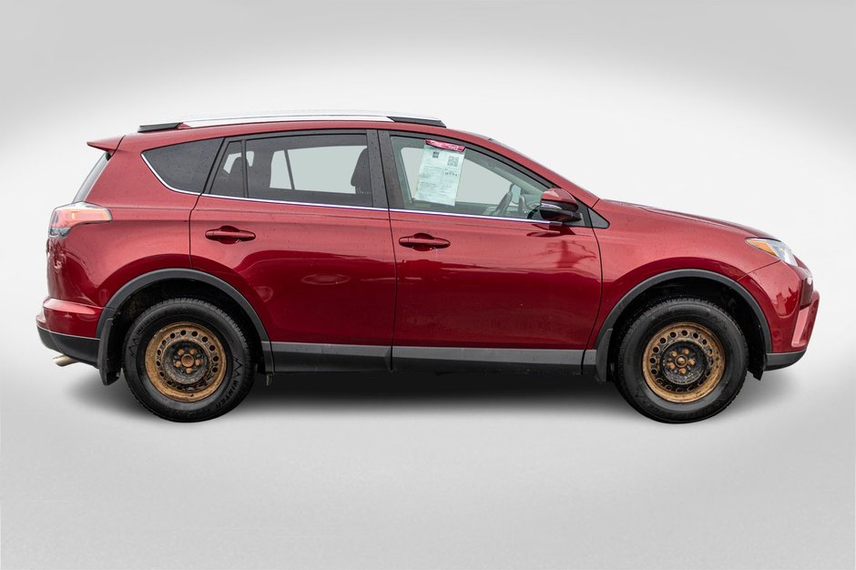 2018 Toyota RAV4 XLE TOIT ROUGE NO CARFAX CLAIM