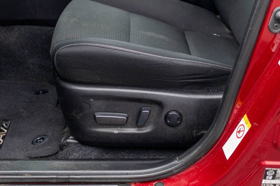 2018 Toyota RAV4 XLE TOIT ROUGE NO CARFAX CLAIM